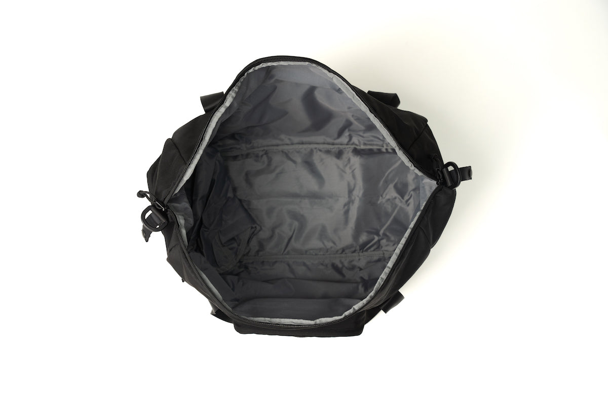 都会派ビジネスマンの相棒、多機能”FOLDING DUFFLE”でスマートアップ