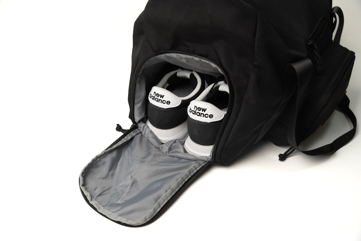 都会派ビジネスマンの相棒、多機能”FOLDING DUFFLE”でスマートアップ