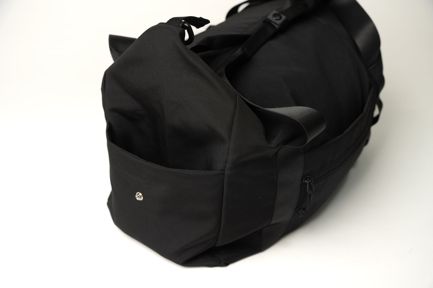 都会派ビジネスマンの相棒、多機能”FOLDING DUFFLE”でスマートアップ