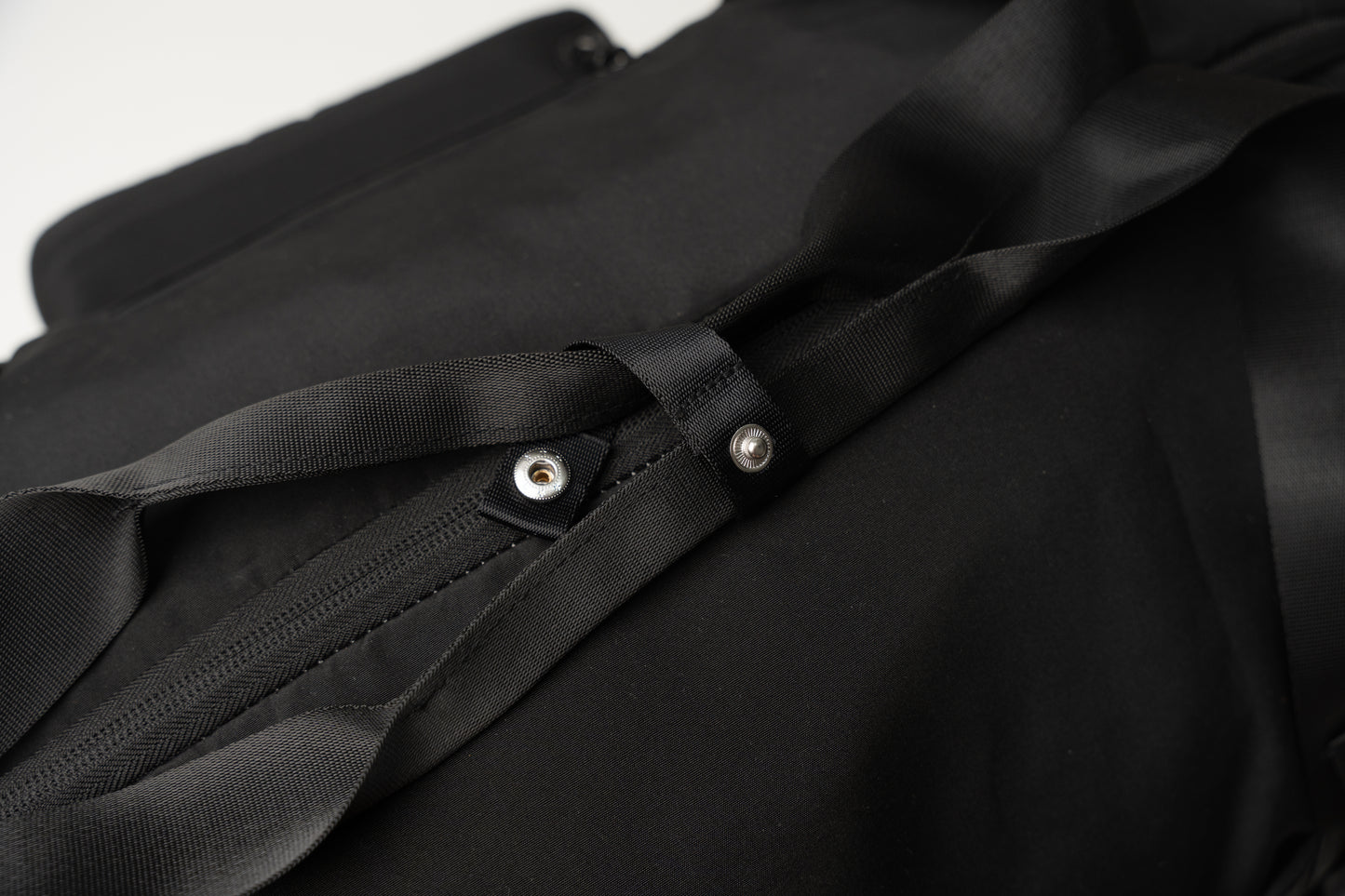 都会派ビジネスマンの相棒、多機能”FOLDING DUFFLE”でスマートアップ