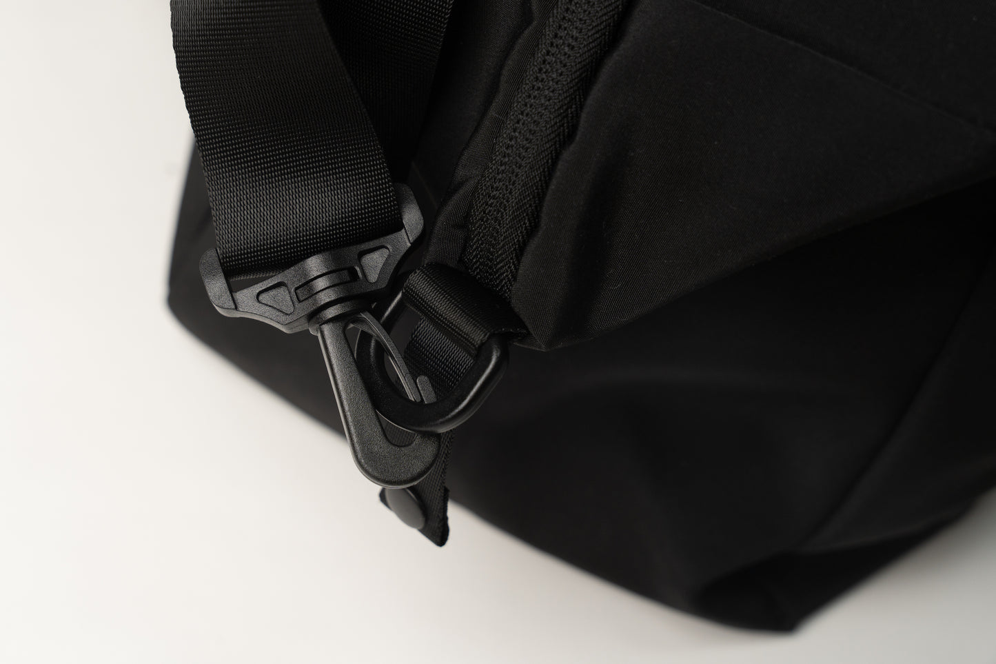 都会派ビジネスマンの相棒、多機能”FOLDING DUFFLE”でスマートアップ